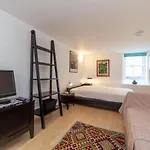 Charming 1 Bedroom Apartment In Old School House