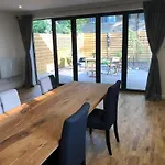 Spacious Self-Contained Flat - 33As1