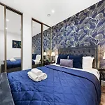 Modern One Bedroom Flat - Sleeps 5 -Near Heathrow - London Ub3