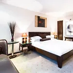 Courthouse Hotel London