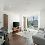 Luxury 1 Bed Apartment In Tower Hill