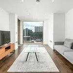 Luxury 1 Bed Apartment In Tower Hill
