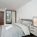 Luxury 1 Bed Apartment In Tower Hill