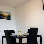 2 Bedrooms-6Guests-Veryspacious-Freeparking-Wifi
