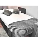 Excel & O2 Apartment