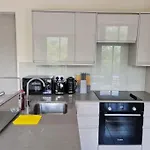 Stunning Two Bed Room Flat In Central London