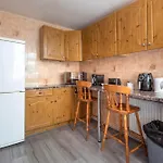 Entire 3 Bedroom Luxury Apartment In London With Private Balcony