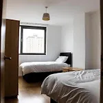 Whitechapel Two Bedroom Luxury Apartment - Free Private Parking - City Views