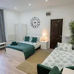 Beautiful Studio Flat In Hackney Next To Overground Station