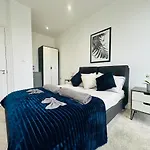 Spacious Central Apartment Close To Major Station