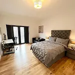 Luxury Apartment In East London
