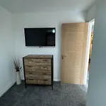 7 Venus Road Room 2