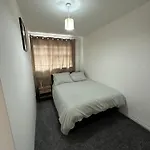 7 Venus Road Room 2