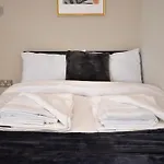 Morden Stratford Room 2 With Shared Bathroom