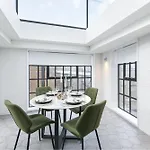 Urban Chic - Clink Street
