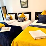 Modern London Excel 2 Bedrooms 2 Bathrooms, Parking, Kitchen, Lounge, Balcony Apartment