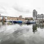 Chic 2-Bedroom Apartment In Canada Water, London - Stylish Retreat Near The River Thames