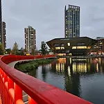 Chic 2-Bedroom Apartment In Canada Water, London - Stylish Retreat Near The River Thames