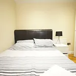 London Modern 4 Bedroom Apartment