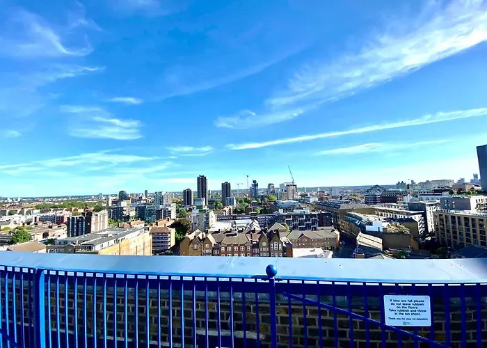 Central London 2 Bedrooms, Seperate Recption, Full Kitchen, Free Parking