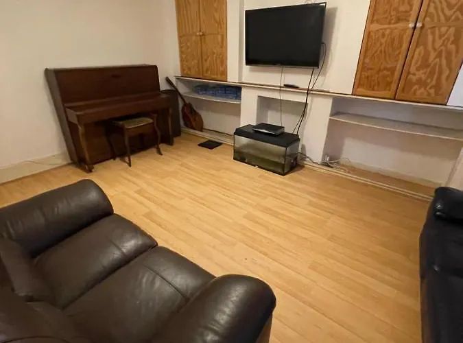 Elmdene Road - Large Room