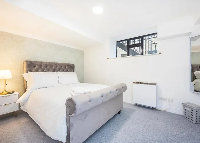 Docklands Wharf Apartments, Near O2 And Excel