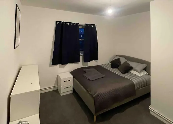 Lovely Spacious Entire 1 Bedroom Apartment - New Management