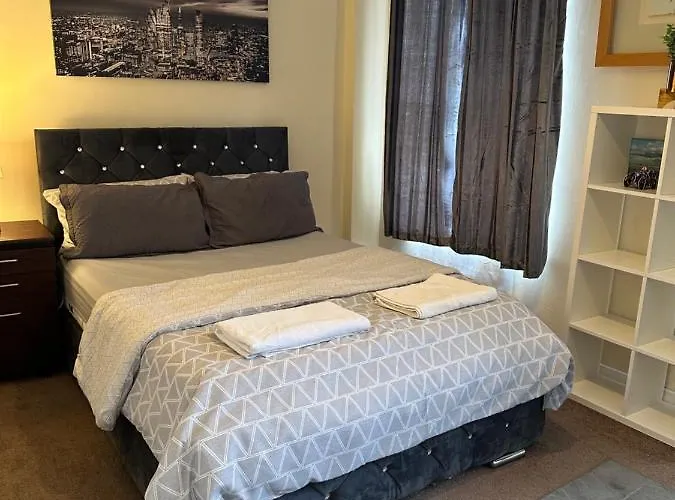 Amazing And Lovely 2- Bedroom First Floor Flat