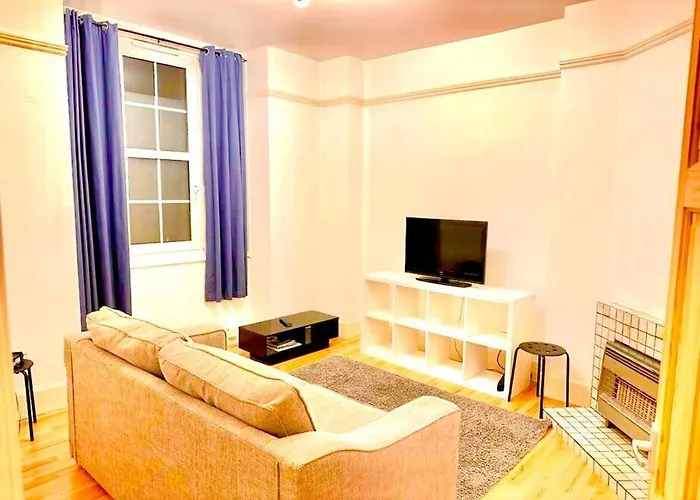 Tower Bridge! Immaculate One Bed