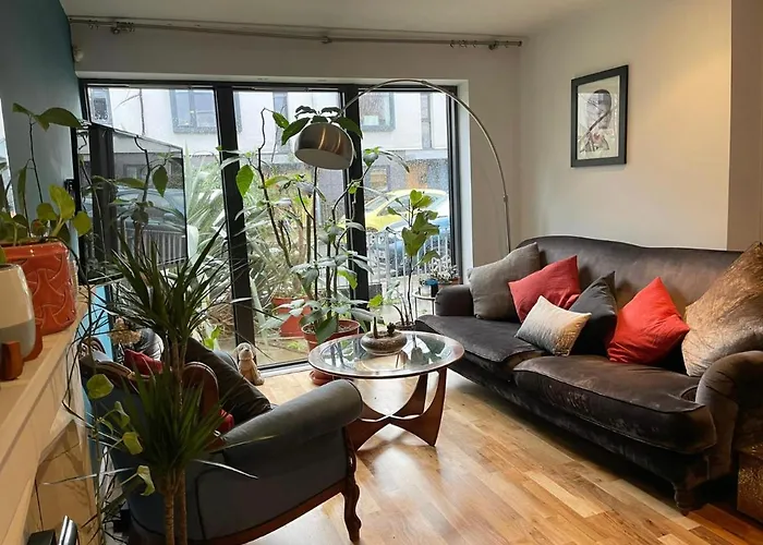 Eclectic East London Hideaway With En-Suite