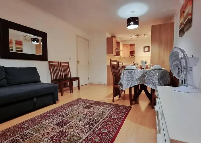 Entire Home In East London E3 Near Bromley By Bow Station