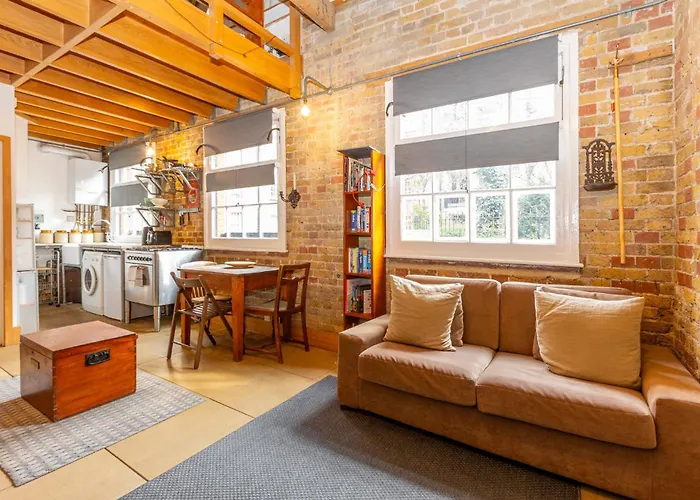 Unique Detached House Wprivate Courtyard, London