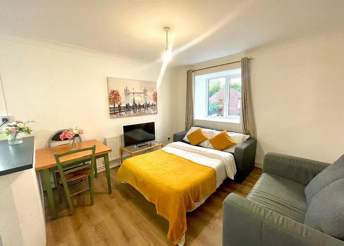 2 Bed Flat Privite In Canada Water