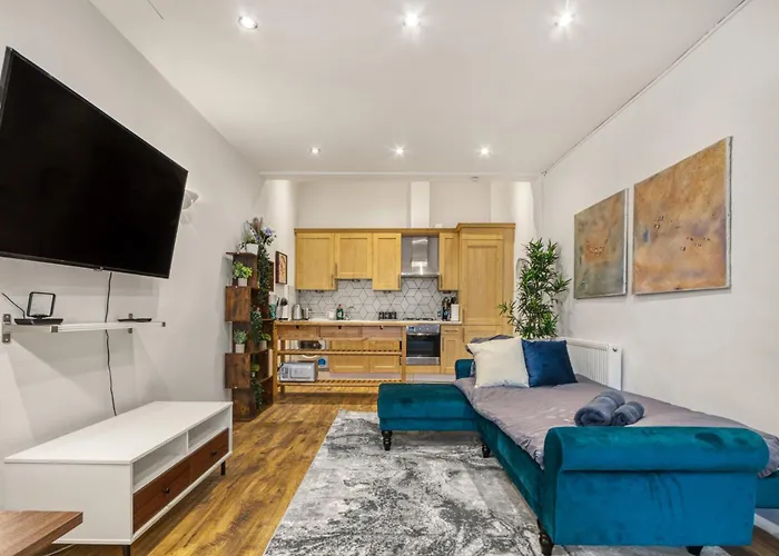 Vibrant 2-Bed By Bow