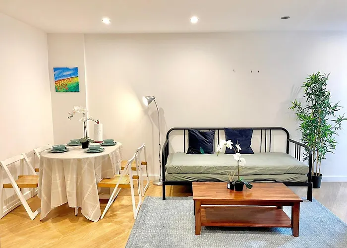 Modern Patio Flat Close To Tower Bridge