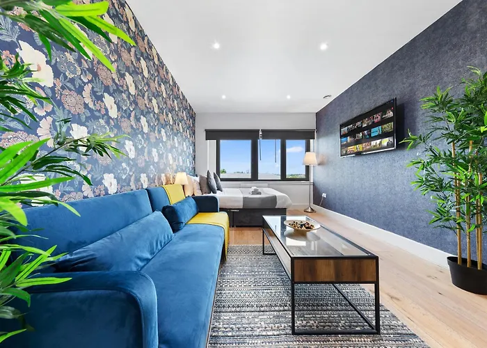 Modern One Bedroom Flat - Sleeps 5 -Near Heathrow - London Ub3