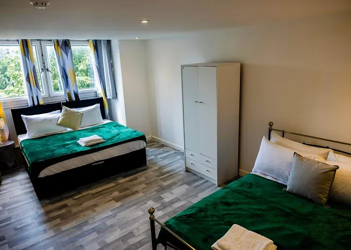 2 Bedrooms-6Guests-Veryspacious-Freeparking-Wifi