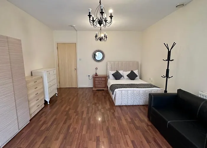 Luxury Room In Central London!6 Bedroom With 2 Bath & Separate Wc!