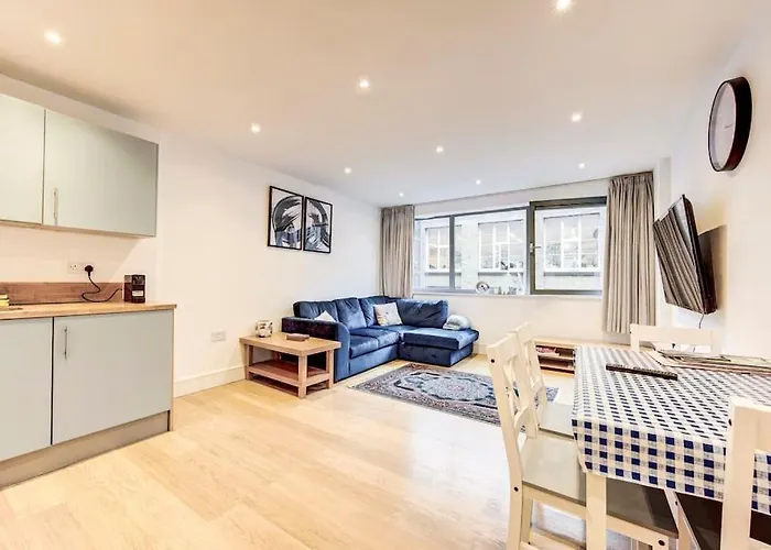 Prime Location In Tower Bridge, 2 Bedroom Suite