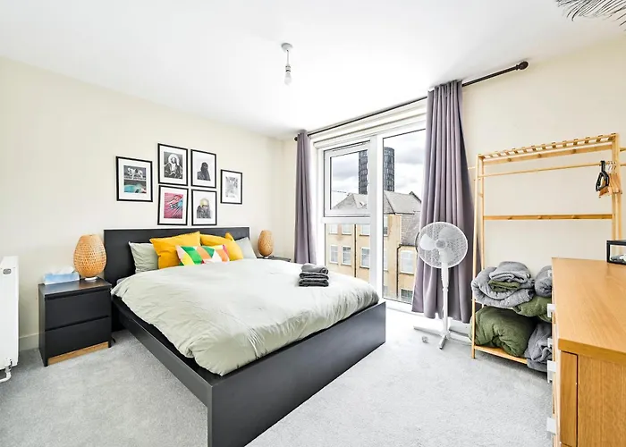2 Bed Flat Next Old Street Tube