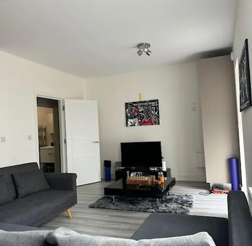 Modern Studio Apartment In The Heart Of Woolwich - 35 Minuets To Central London