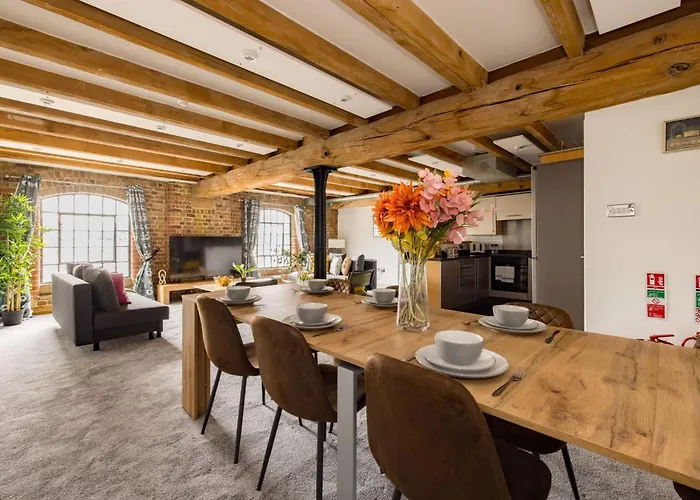 Wild Roses Serviced Apartments - Excel Warehouse 2