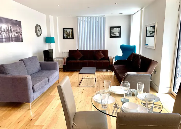 Modern London Excel 2 Bedrooms 2 Bathrooms, Parking, Kitchen, Lounge, Balcony Apartment