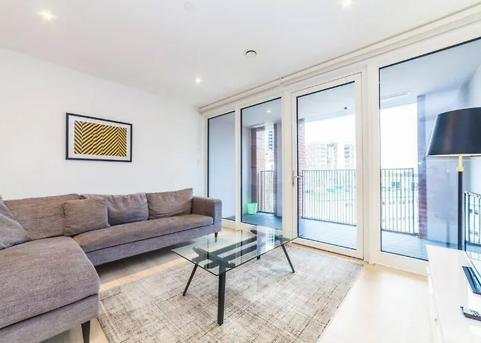 Chic 2-Bedroom Apartment In Canada Water, London - Stylish Retreat Near The River Thames