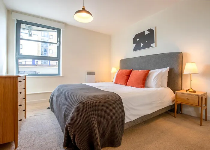 Londwell, City & Limehouse Balcony Suite - City Views