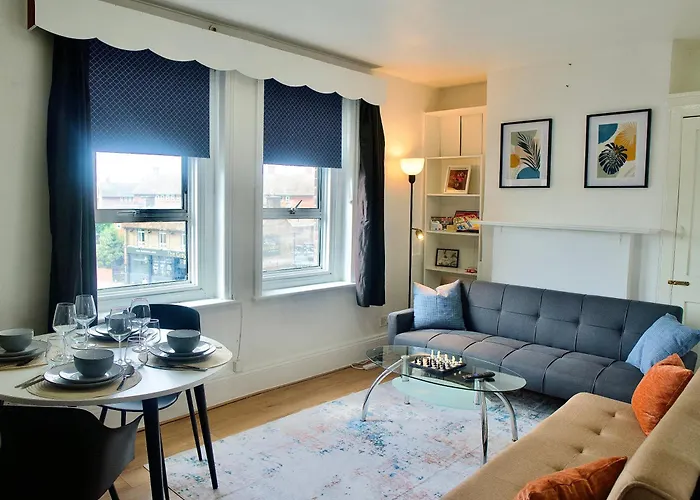 Stratford Centre, 2 Or 3 Bedroom Apartment, Walk To Westfield, Near Station, Sleeps 6