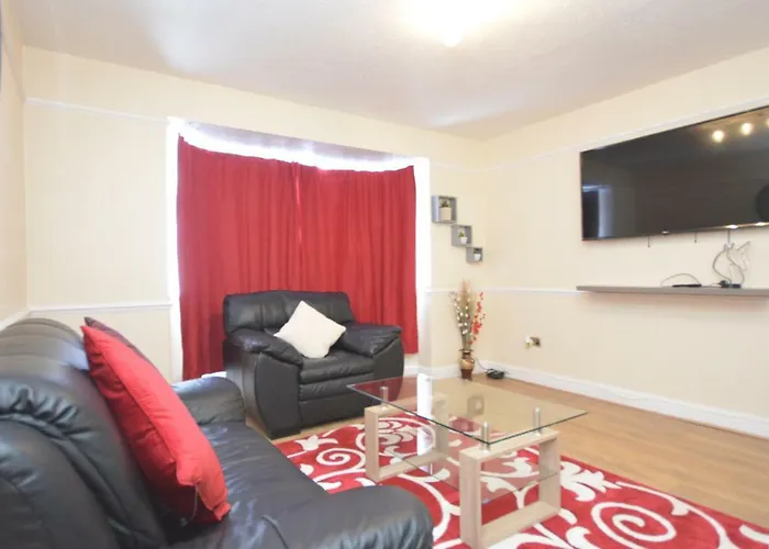 Four Bedroom Townhouse 12 Minutes Walk To Excel Exhibition Centre