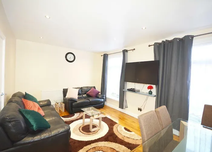London Modern 4 Bedroom Apartment