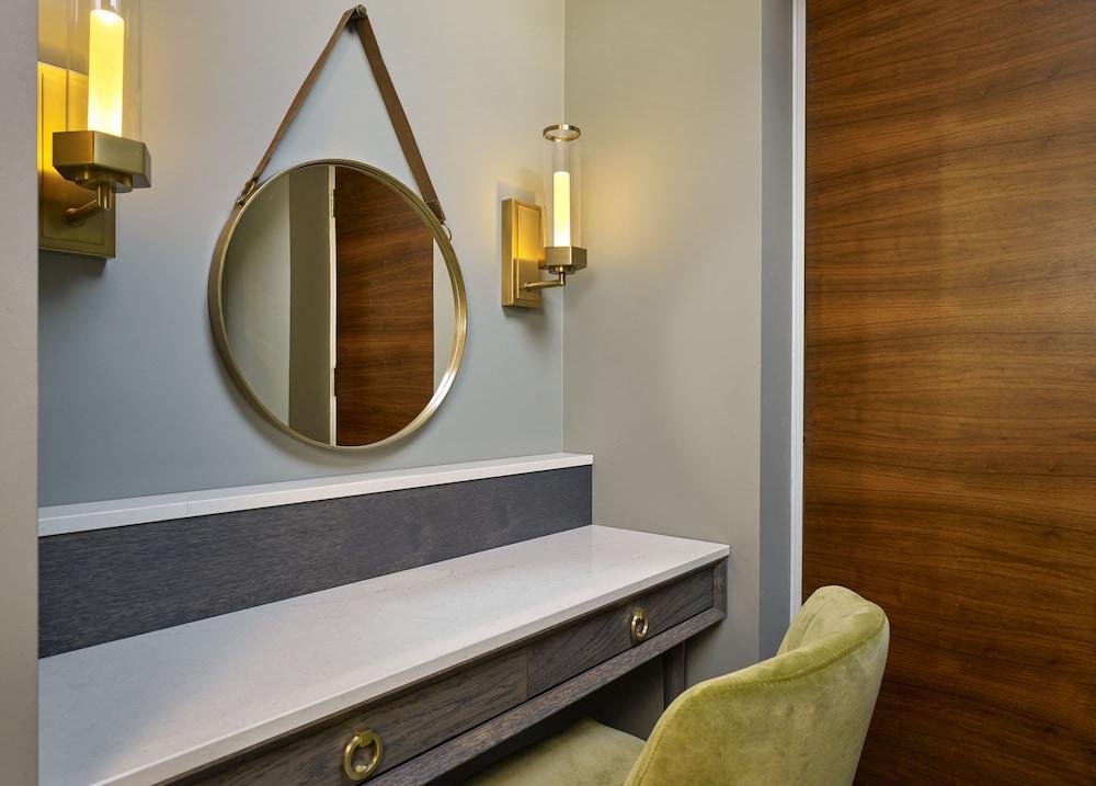 Hotel 100 Queen's Gate London, Curio Collection By Hilton London