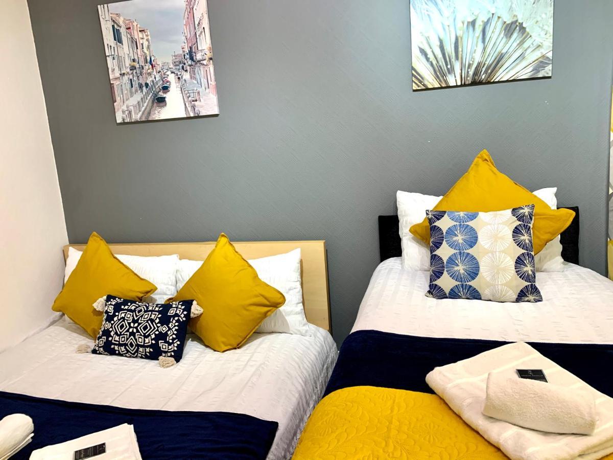 Spacious Excel 2 Bedrooms, Separate Reception, Kitchen, Full Appartement *
